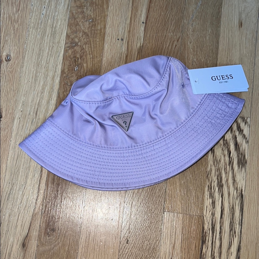 GUESS NYLON BUCKET HAT